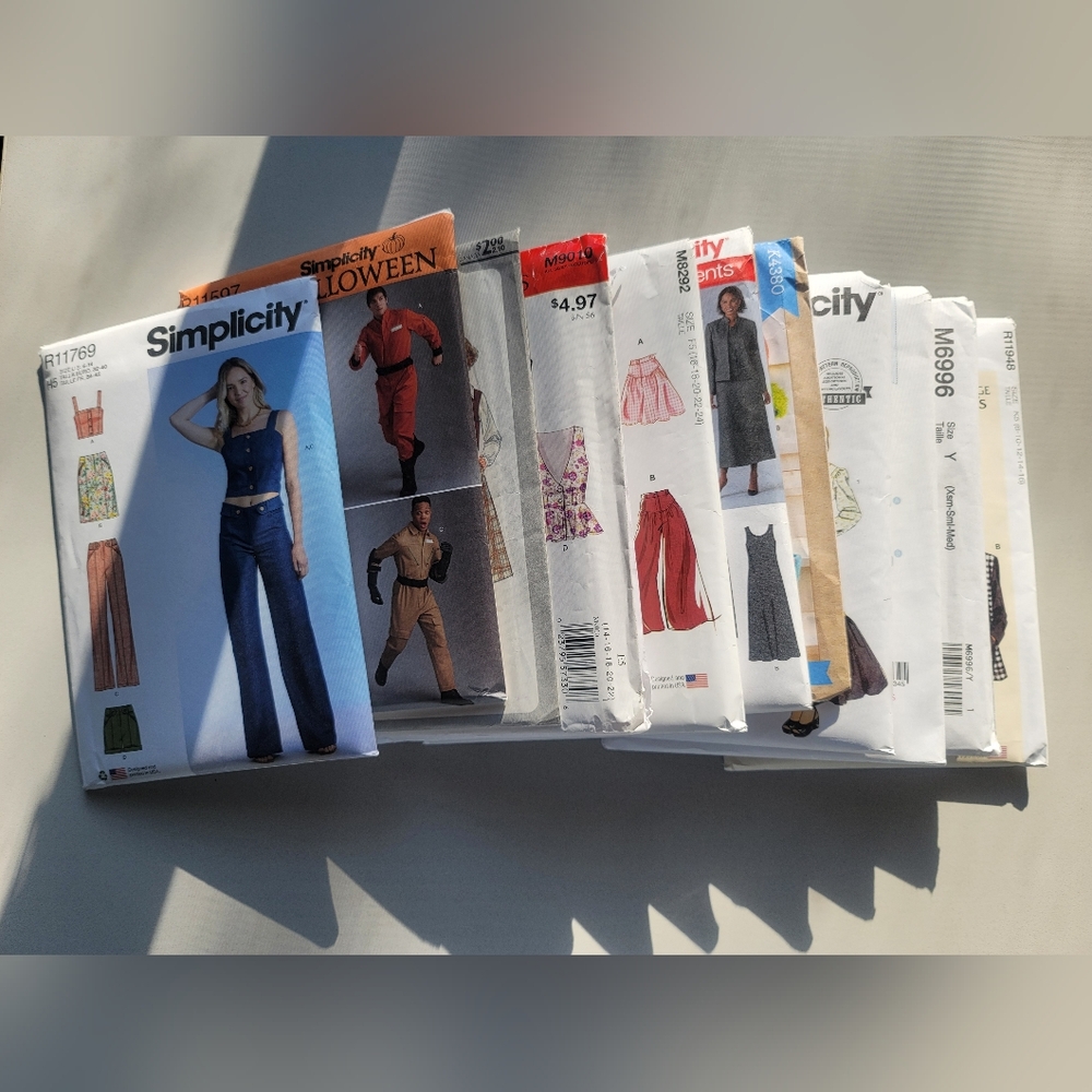 Lot of 12 FF Womens Sewing Patterns